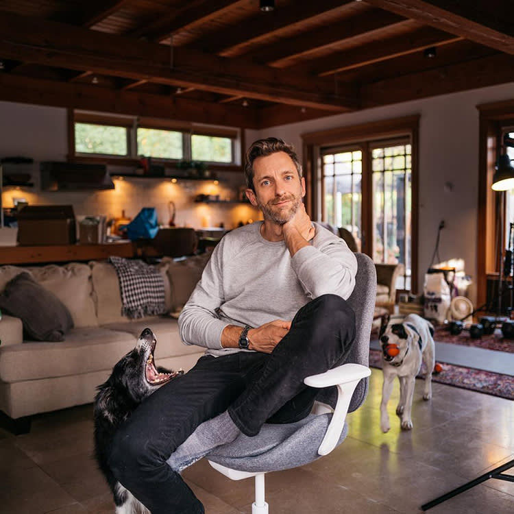 For Andrew Knapp, the Dogs Are the Whole Map