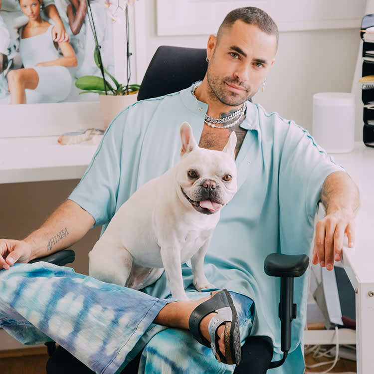 His Dog Walks Into the Office at 5 P.M. and Ends the Workday